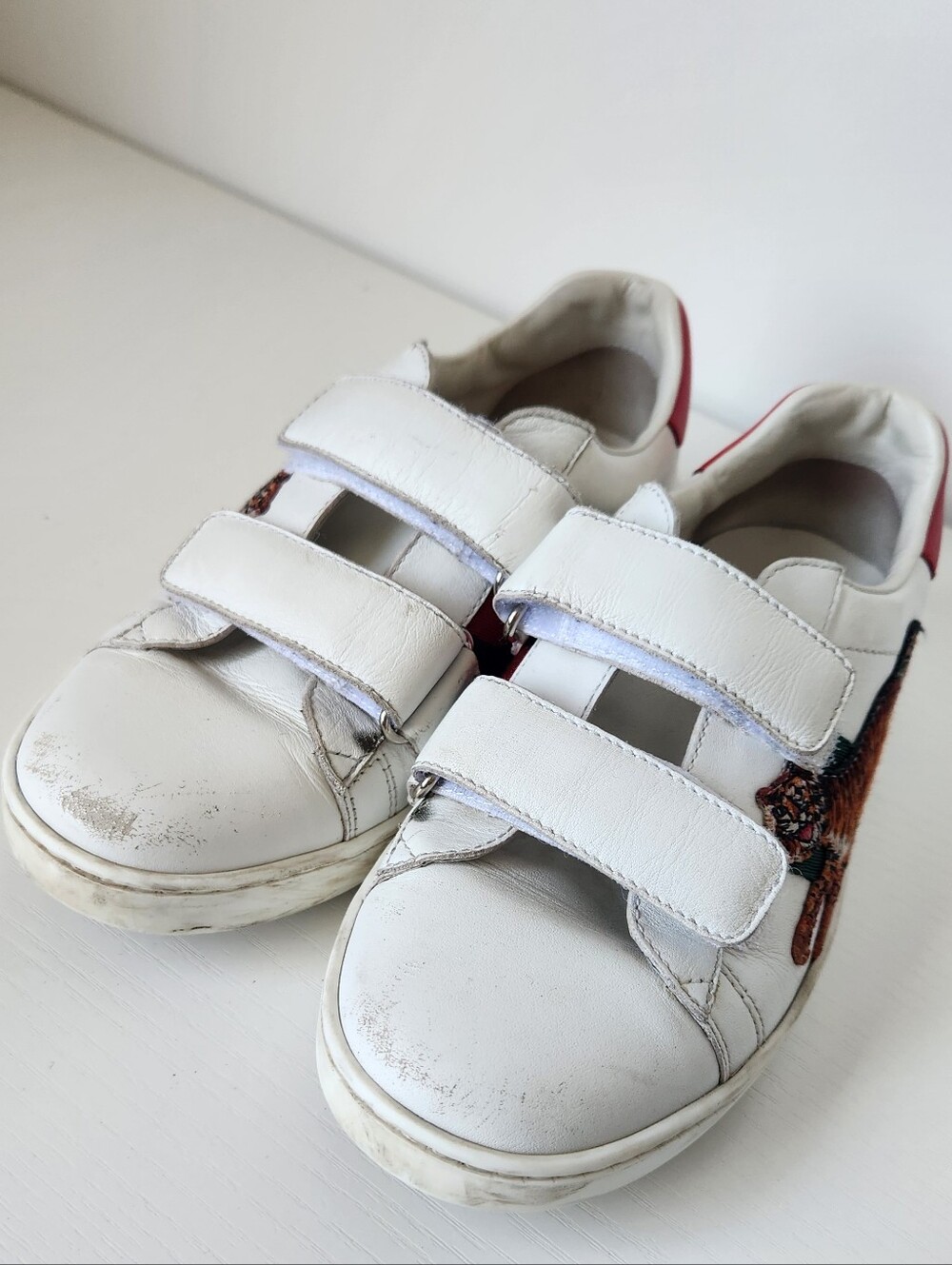 GUCCI Kids Sneakers with Tiger Patch - Picture 3 of 8
